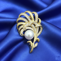 Enchanted Bloom Fresh water Pearl Brooch,Pendant 18K gold