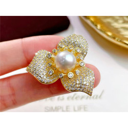 Brooch,Pendant gold plated Natural Fresh water Pearl