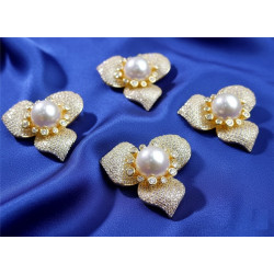 Brooch,Pendant gold plated Natural Fresh water Pearl